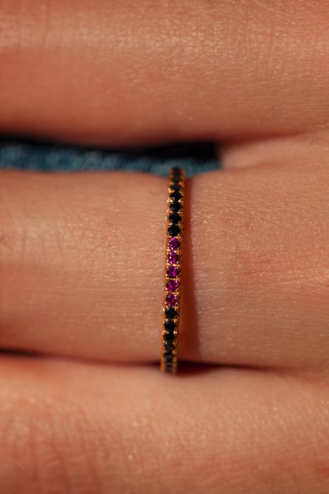 Anillo rígido con diamantes negros y 5 rubíes en oro rosa - Redline - 0++