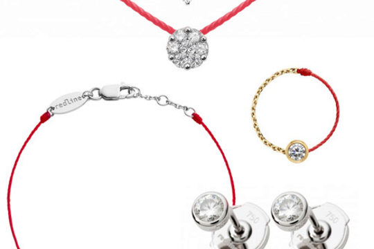 Redline et ses bijoux de fil rouge