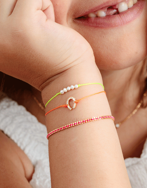 Pequeños símbolos en oro